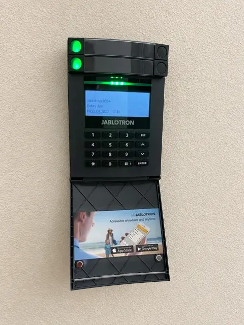 Instalovaná klávesnice zabezpečovacího systému