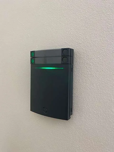 Tmavý přístupový modul alarmu s podsvícením